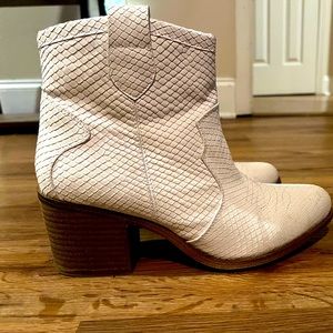 Cowgirl booties size 8